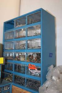 lot 419 image: Plastic hardware organizer