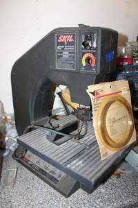 lot 422 image: Skil 10 Band saw with blades