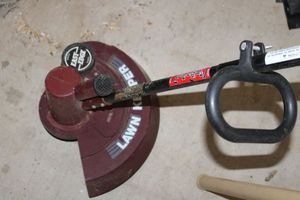 lot 424 image: Lawn Keeper weed trimmer