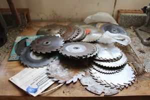 lot 434 image: Saw blades