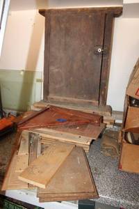 lot 441 image: Vintage wood cabinet and wood pieces