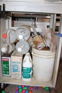 lot 458 image: Paint brushes, paint thinner, sprayer plus wood shelf unit