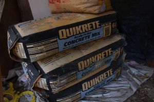 lot 463 image: Bags of concrete mix