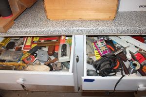 lot 447 image: Soldering gun and small tools