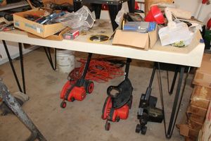 lot 520 image: Plastic top work table