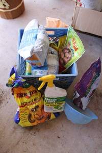 lot 498 image: Plant food, bug killers, tile mortar, Zinc sulfate