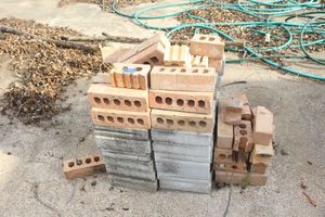 lot 592 image: Bricks