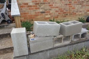 lot 588 image: Cinder blocks