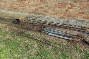 lot 596 image: Wire fencing or trellis