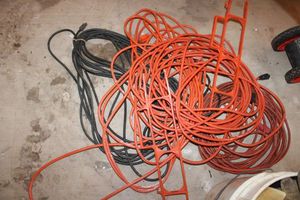 lot 524 image: Extension cords