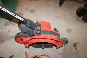 lot 523 image: Black & Decker Edge Hog