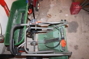 lot 411 image: Yard spreaders