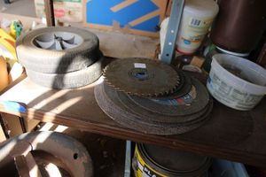 lot 504 image: Wheels, saw blade and sanding discs, and scissors