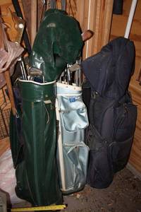 lot 533 image: Golfing bag and club sets
