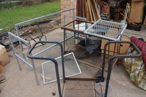 lot 535 image: Metal carts and items