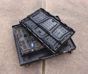 lot 538 image: Square dolly with folding totes