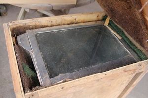 lot 572 image: Large aquarium glass tank -