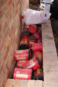 lot 578 image: Plastic coffee cans