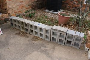 lot 579 image: Cinder blocks