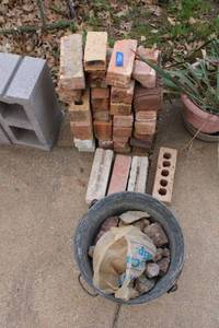 lot 580 image: Bricks and mineral rocks