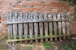 lot 586 image: Wood fence