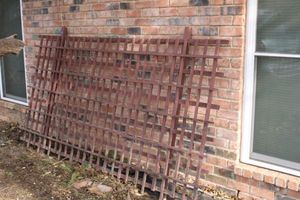 lot 587 image: Wood trellis