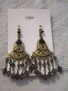 lot 37 image: womens decorative earrings