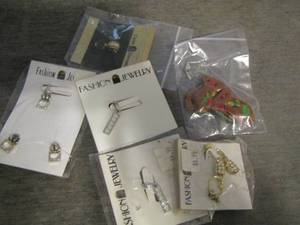 lot 91 image: necklace pendants and 2 pairs of earrings