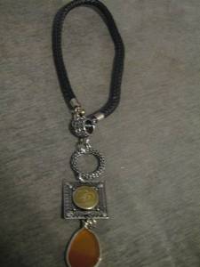 lot 51 image: womens necklace