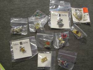 lot 117 image: LAPEL PINS Various ones
