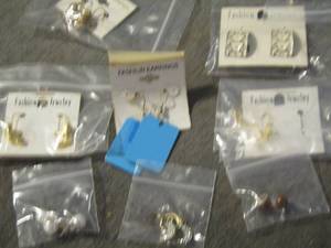 lot 127 image: womens earrings