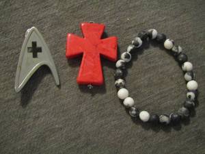 lot 162 image: bracelet, shirt pin and necklace pendant