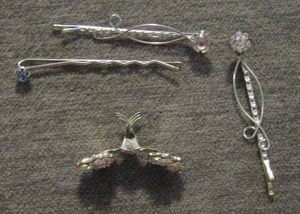 lot 139 image: hair pins