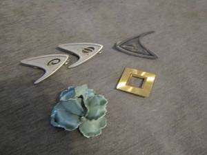 lot 144 image: qty 3 shirt pins