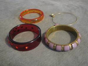 lot 28 image: womens bracelets
