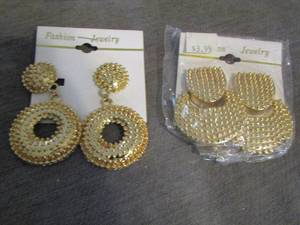 lot 67 image: qty 2 gold pairs of clip on earrings