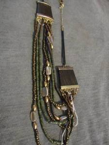 lot 64 image: coral dark beaded necklace