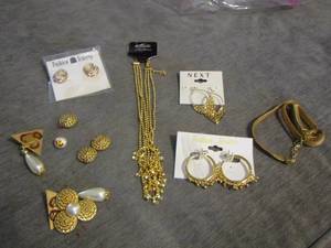 lot 120 image: Gold earrings and necklaces