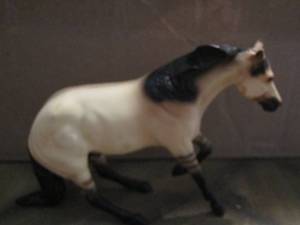 lot 9 image: Breyer 1994 Hollywood dun it #478 champion reining horse