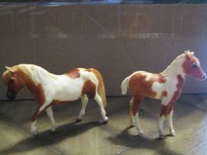 lot 17 image: vintage #19 Breyer horse traditional marguerite henrys stormy, Breyer horse #947 classic chestnut Tobiano bond snippet miniature horse