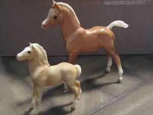 lot 22 image: Breyer Reeves Chestnut foal, Vintage Breyer horse model #6- family Arabian foal