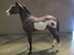 lot 77 image: Breyer horse model horse