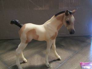lot 78 image: Leahs fancy Breyer horse