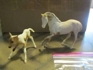 lot 82 image: BREYER foal baby Reeves horse,   White Breyer horse has rust damage