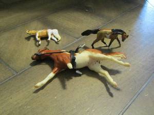 lot 84 image: qty 3 miniature horse