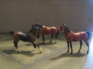 lot 89 image: qty 3 miniature Breyer horses 1 horse its foot is broke