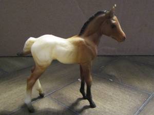 lot 106 image: vintage 1990 Breyer #3348 fine horse mustang foal