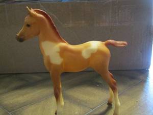 lot 175 image: brown and white Breyer horse