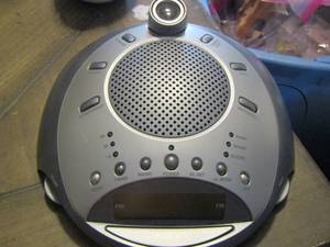 lot 179 image: Homedics radio battery operated