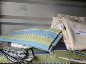 lot 10 image: place mats, and more